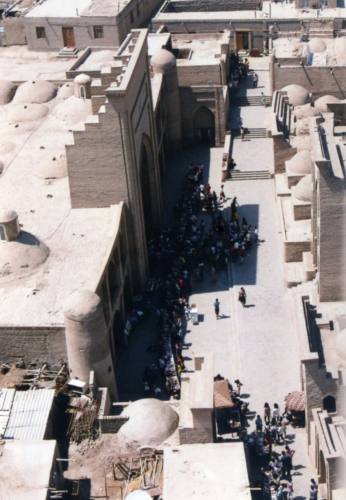 イスラーム・ホジャ・メドレセのミナレット頂上からの眺め