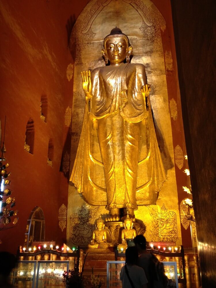 アーナンダ寺院の仏像 【バガン遺跡】【ミャンマー（バガン）】