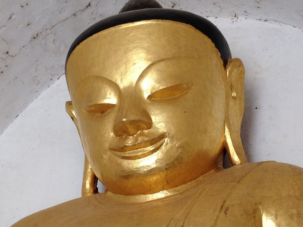 タビィニュ寺院の仏像 【バガン遺跡】【ミャンマー（バガン）】