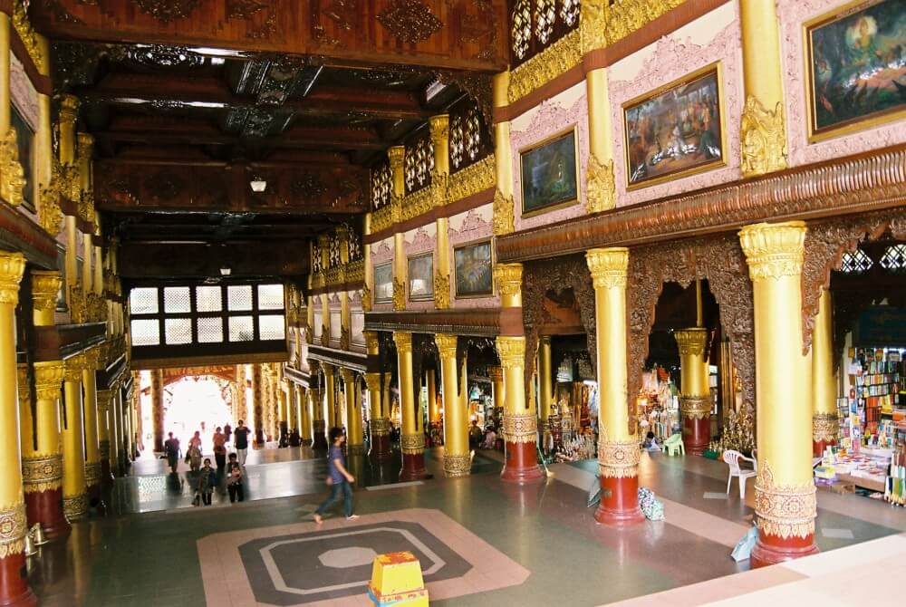 ミャンマー最大の聖地「シュエダゴォン・パヤー」参道 【ヤンゴン】【ミャンマー（ヤンゴン）】