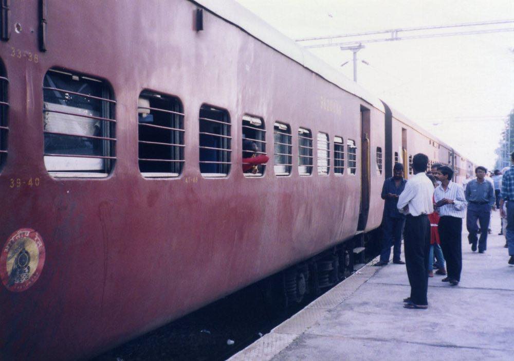 インド　マドラス行き列車