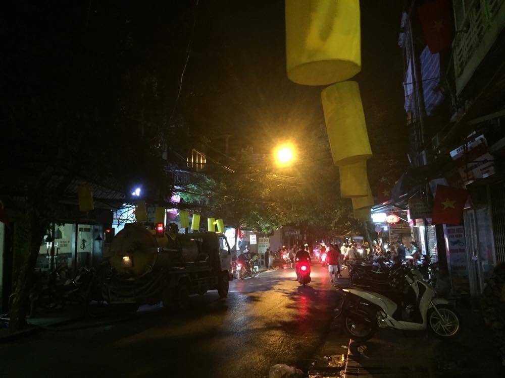 ベトナム１　夜のハノイ旧市街