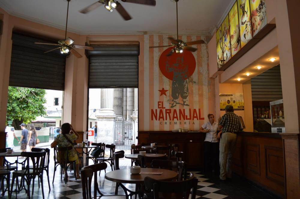 オビスポ通りのカフェ、ハバナ旧市街 【キューバ Cuba】