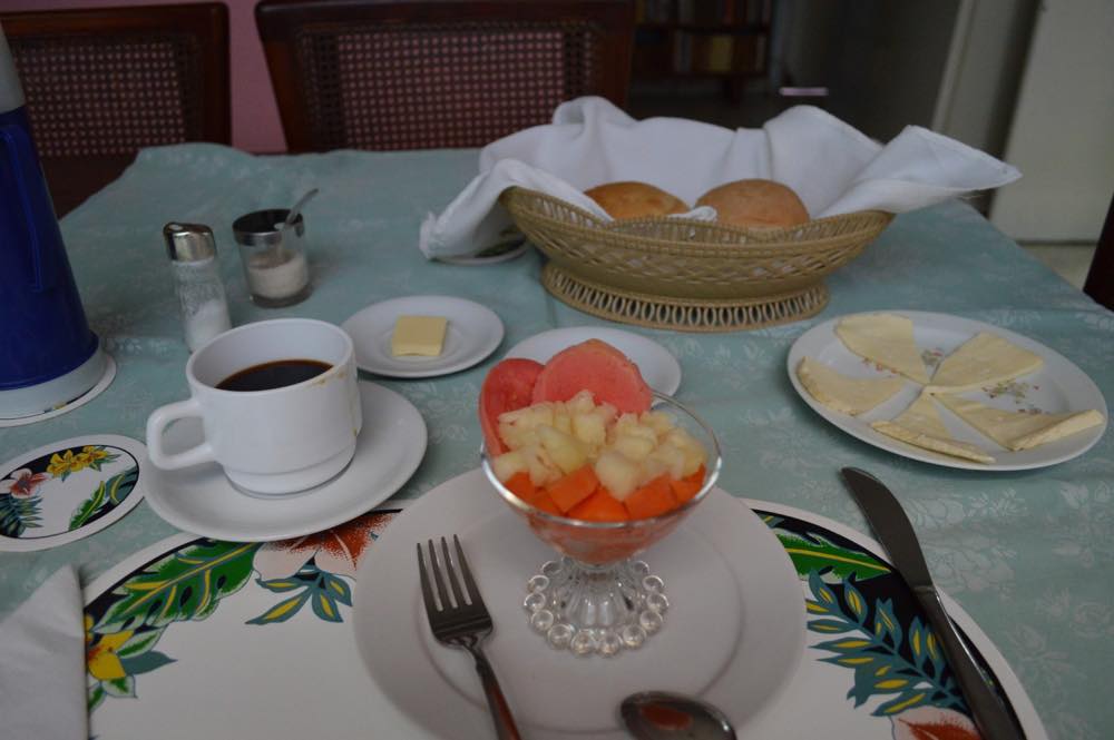 サンティアゴ・デ・クーバのカサ（民宿）の朝食 【キューバ Cuba】