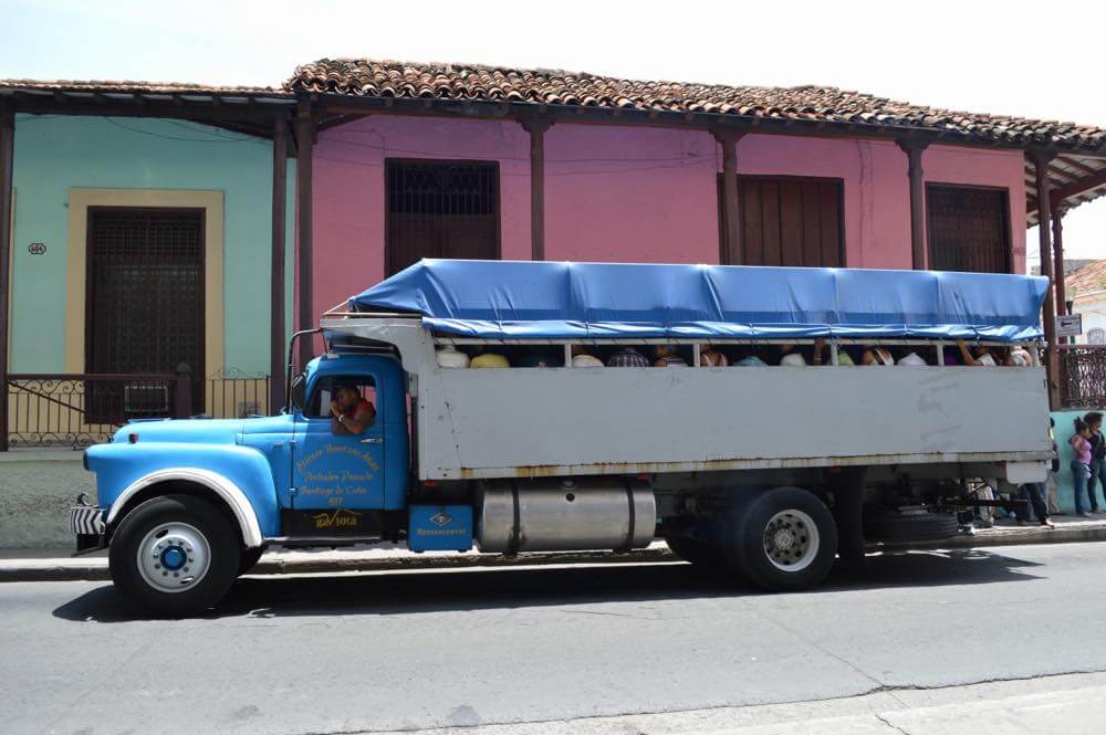 乗り合いバス、サンティアゴ・デ・クーバの風景 【キューバ Cuba】