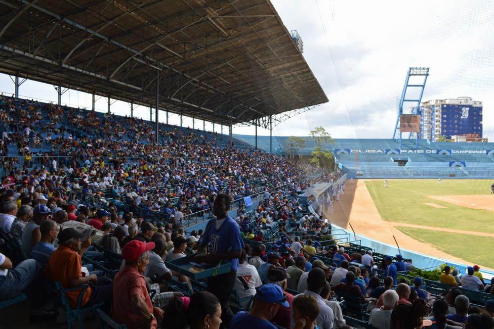 キューバ野球を観戦（ラティーノ・アメリカーノ球場） 【キューバ Cuba】