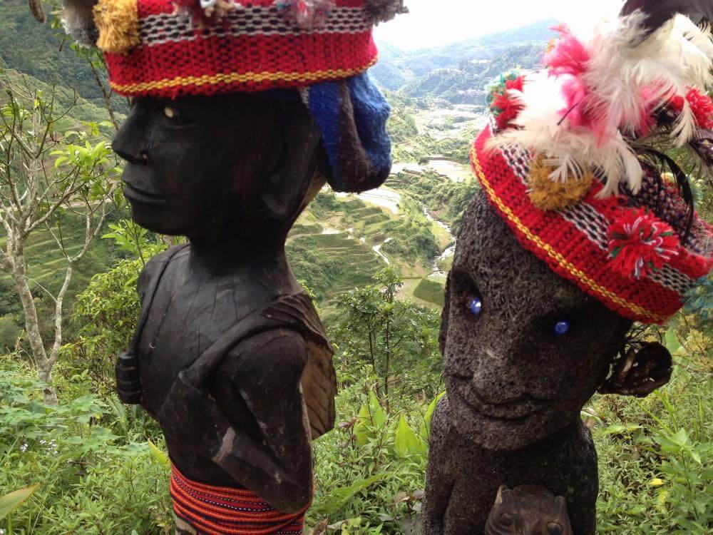 フィリピン、バナウェ。イフガオ族の人形、バナウェビューポイント 【世界遺産】