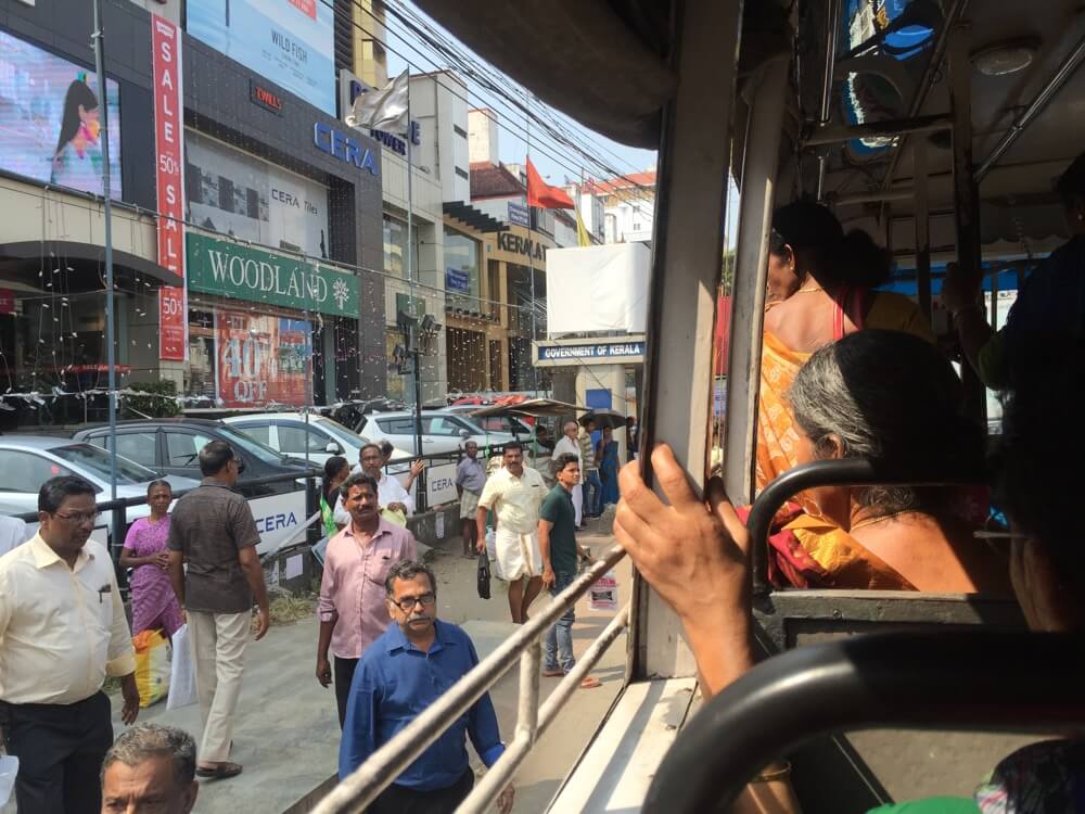 バスでLuLu Mallへ(南インド・ケララ州5)