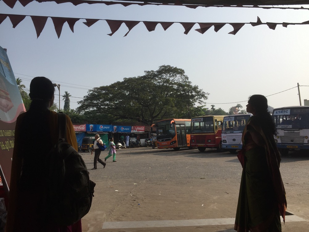 バスでトリヴァンドラムへ(南インド・ケララ州7)