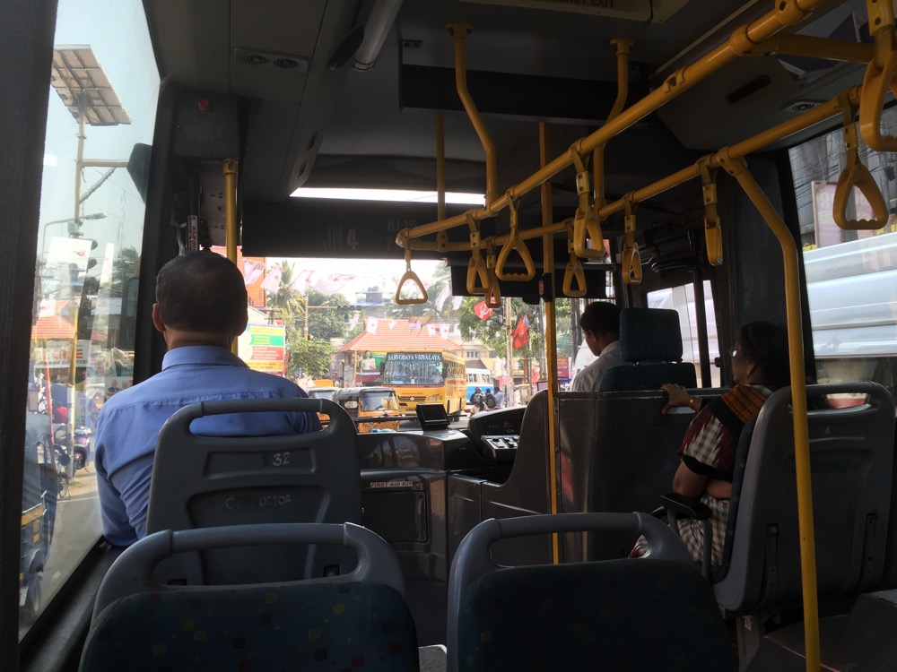 バスでコヴァーラムへ(南インド・ケララ州7)
