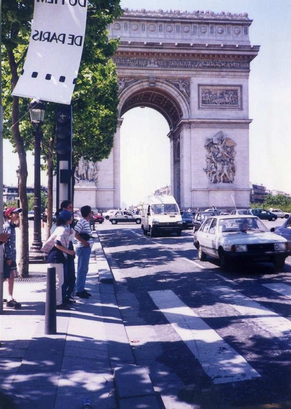 パリの街歩き☆凱旋門、エッフェル塔、ルーブル美術館、ノートルダム大