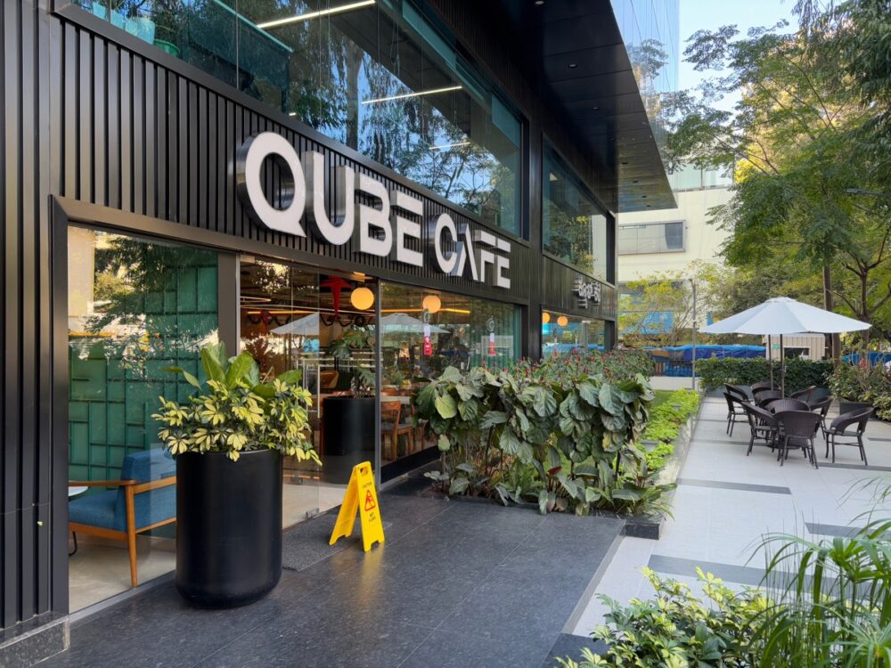 QUBE CAFE（バンガロール）