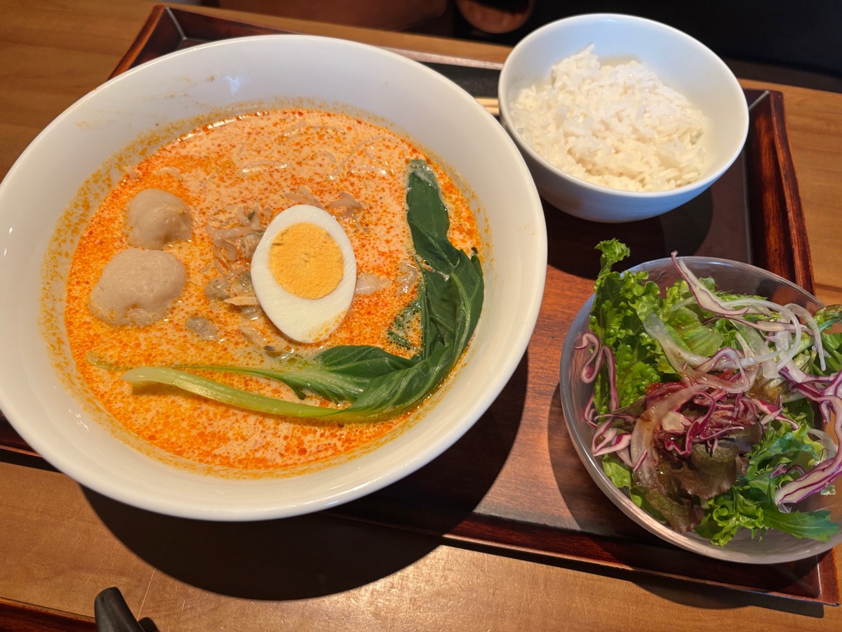 アンセンブル バイマイハンブルハウス（二重橋前）