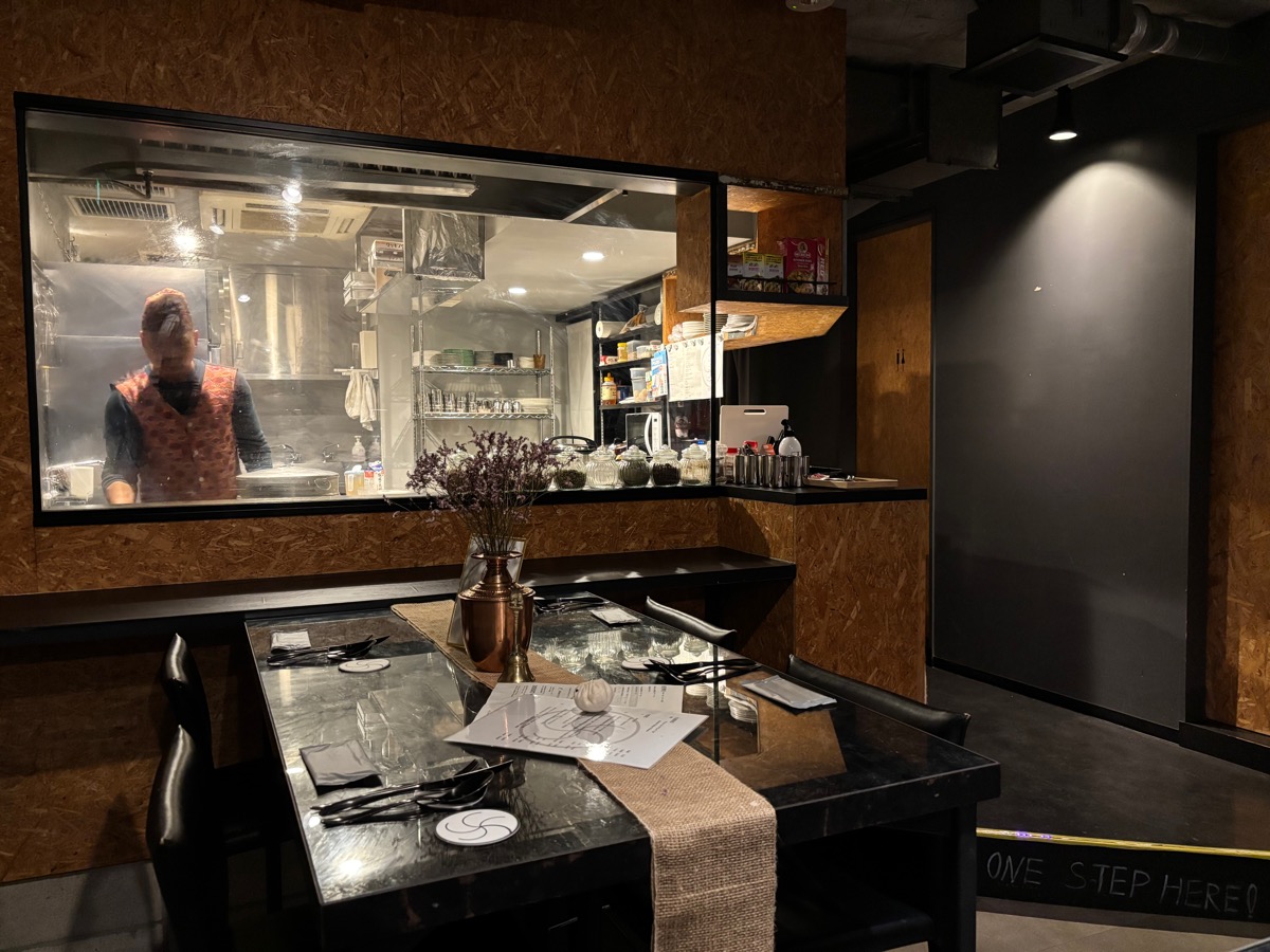 MOMO Stand Tokyo 2nd（西新宿）