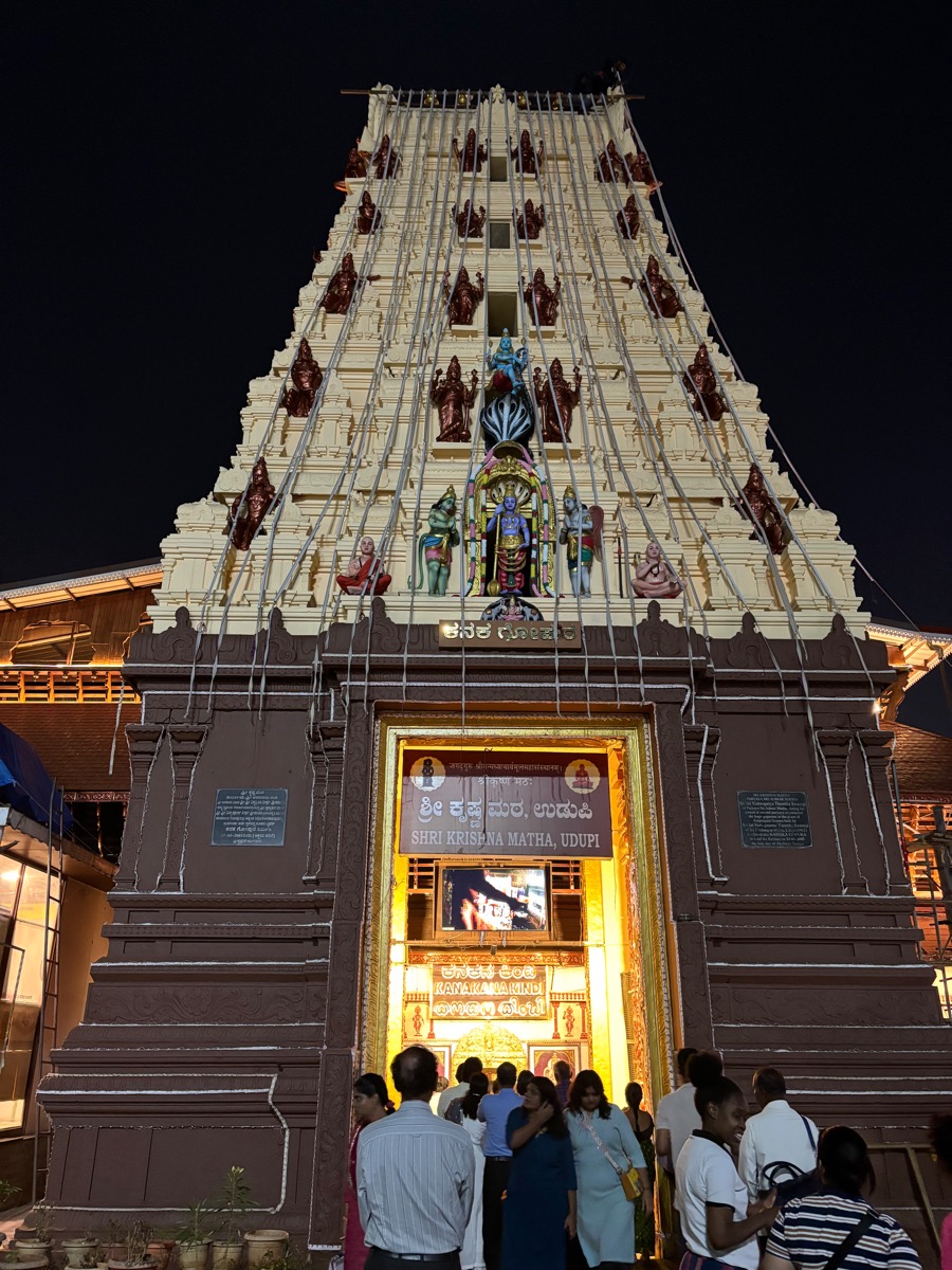 スリ・クリシュナ寺院（インド・カルナータカ州ウドゥピ）